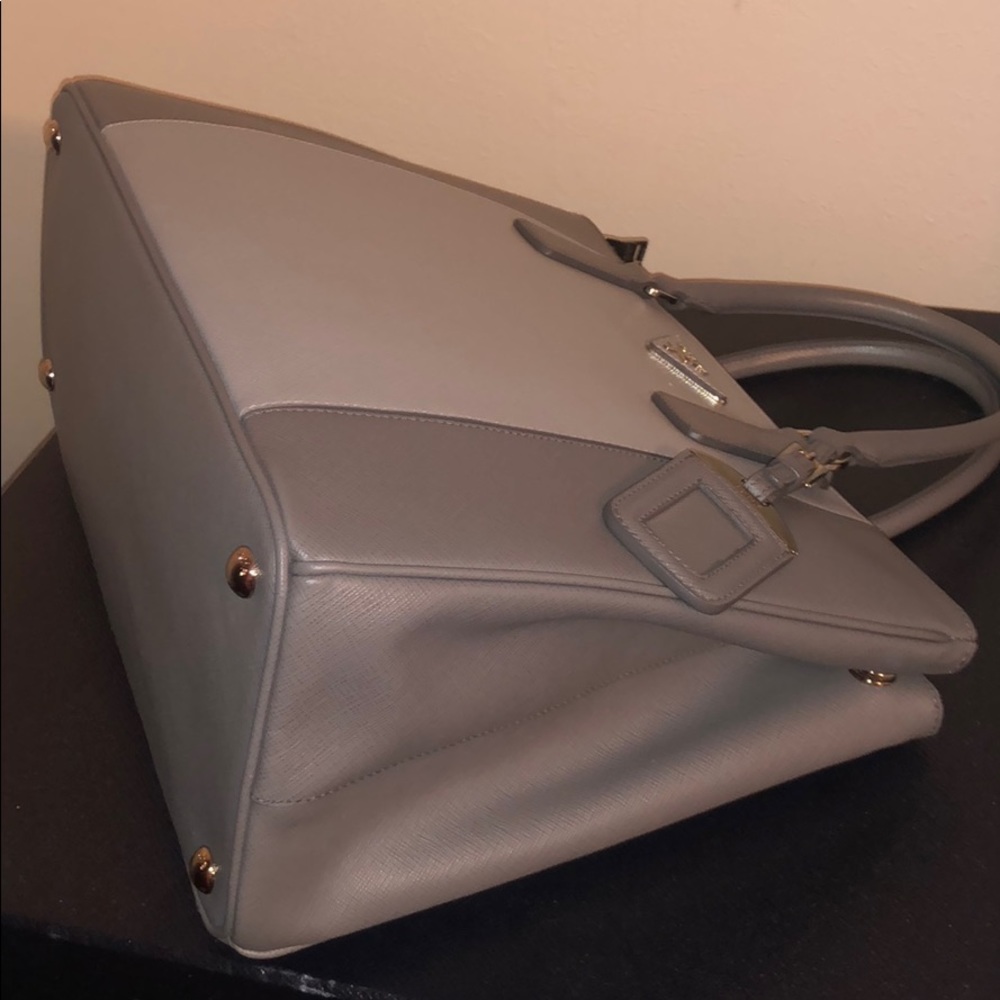 Rare Prada bicolor Saffiano Tote bag - Picture 8 of 8